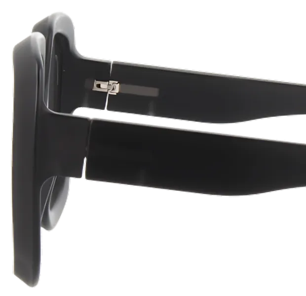 Nahaufnahme von Brillenscharniers einer schwarzen Damen-Brille