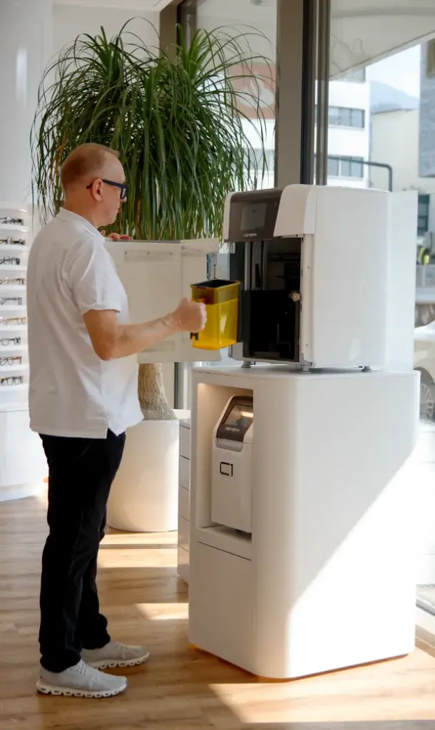 3-D Drucker wird befüllt